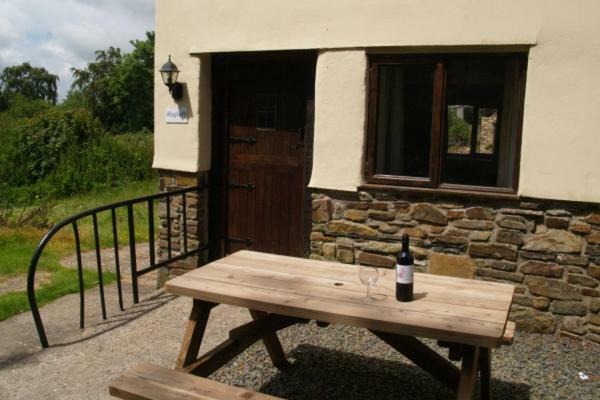 Hayloft Cottage Merton  외부 사진